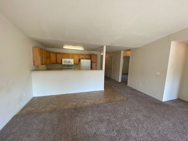 Building Photo - 2 Bedroom, 2 Bathroom Duplex in Hunters Ridge