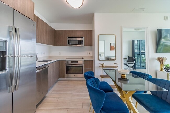 Building Photo - 1600 SW 1st Ave