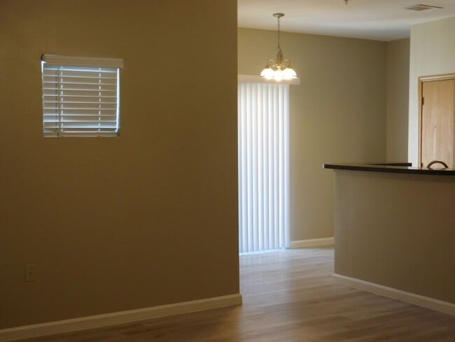 Building Photo - 1000 Diamond Dr