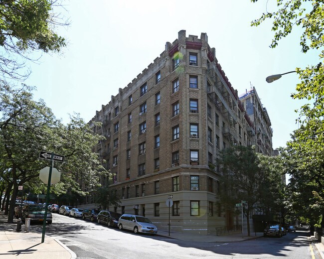 Building Photo - 736 Riverside Dr