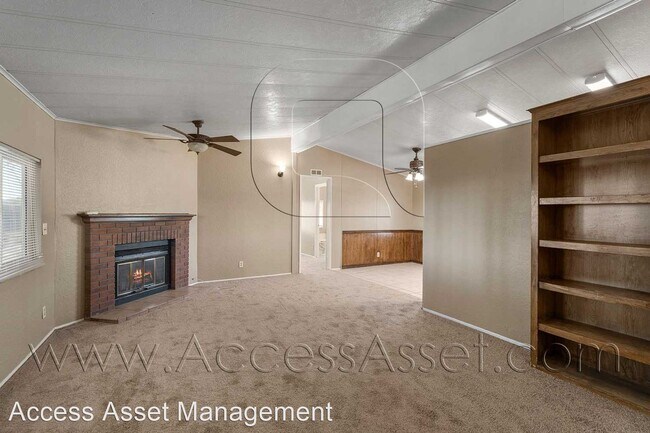 Foto del edificio - 3 br, 2 bath House - 4942 White Lilac Rd.