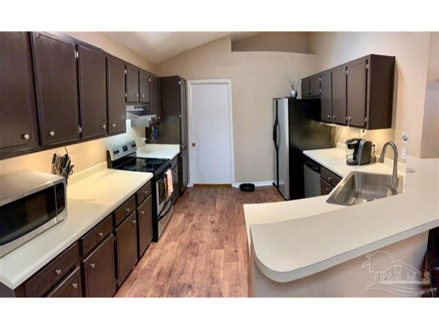 Building Photo - 2060 Cambridge Cir