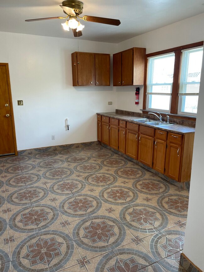 Kitchen - 5200 S Paulina St