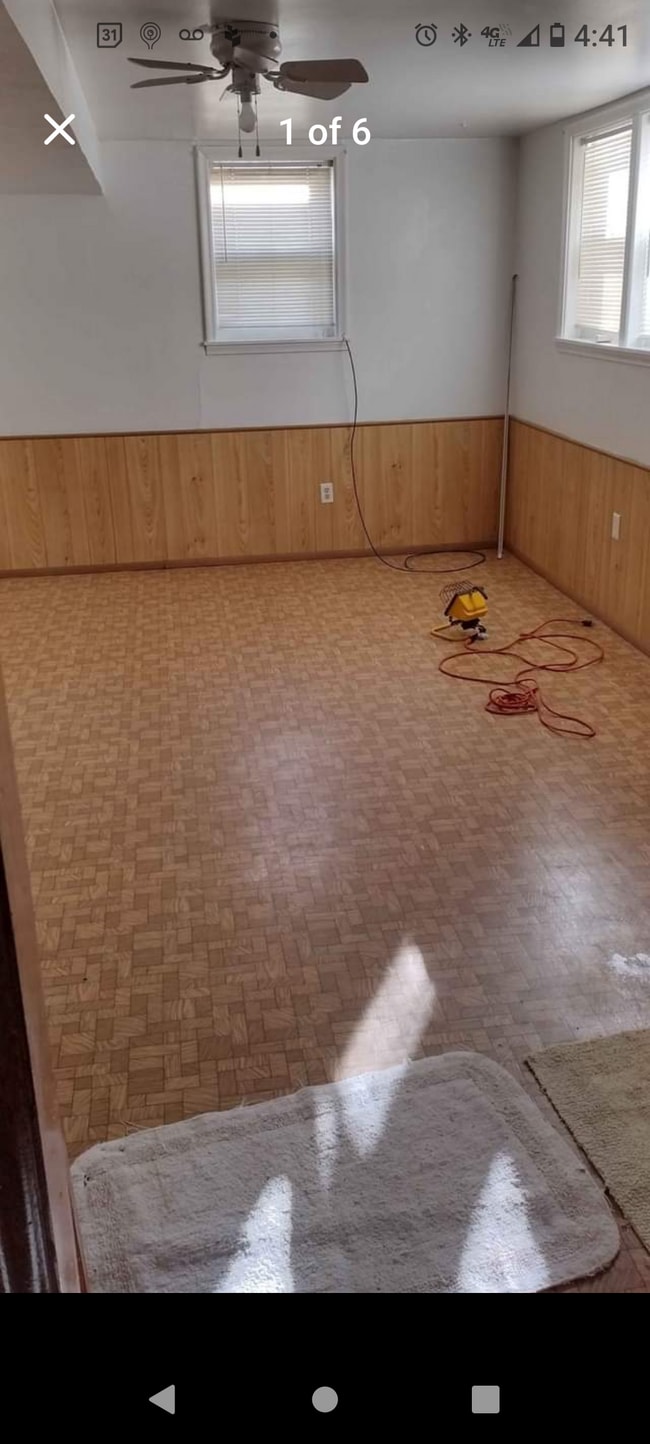 Amplia sala de estar - 503 N 15th St