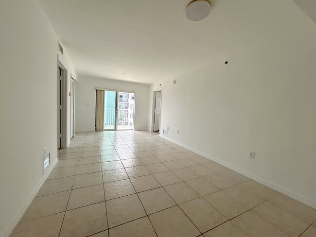 Building Photo - "Modern 2 Bed/2 Bath Condo in Prime Miami ...