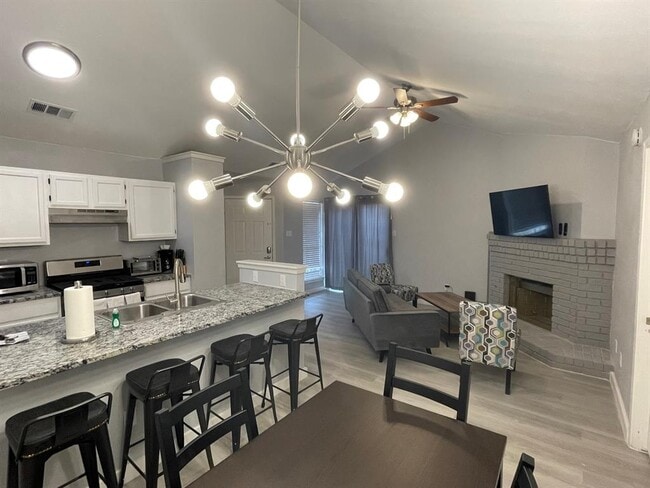 Building Photo - 12200 Thompkins Dr