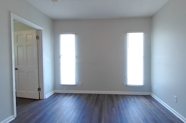 Building Photo - Available Now! 1 Bedroom 1 Bathroom Unit! ...