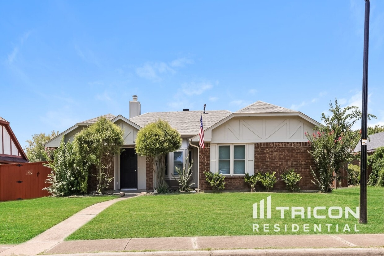 Primary Photo - 1253 Essex Dr