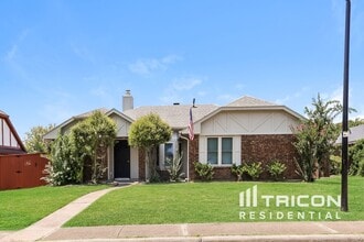 Building Photo - 1253 Essex Dr