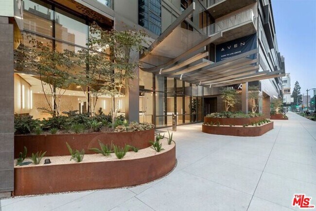 Foto del edificio - 1120 S Grand Ave
