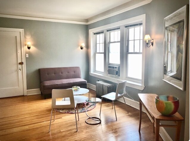 Living Room with 3 sunny windows - 548 W Brompton Ave