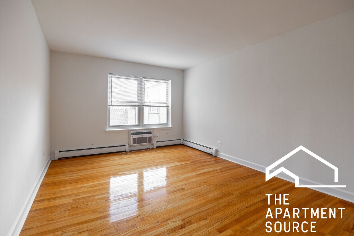 Foto principal - 6830 N Sheridan Rd