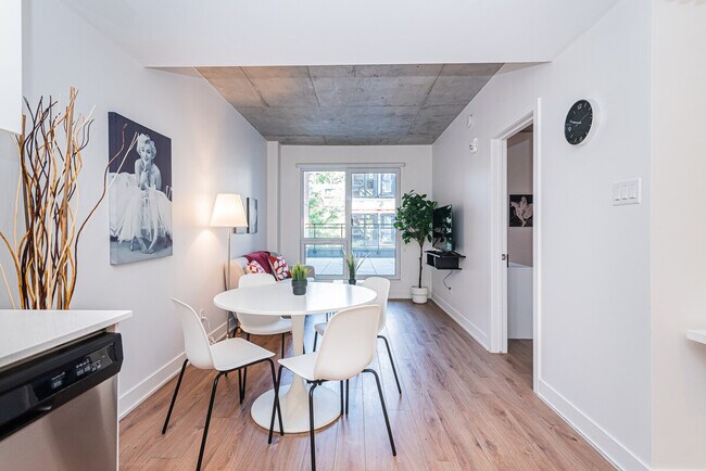 Building Photo - 540 Boul. de Maisonneuve E