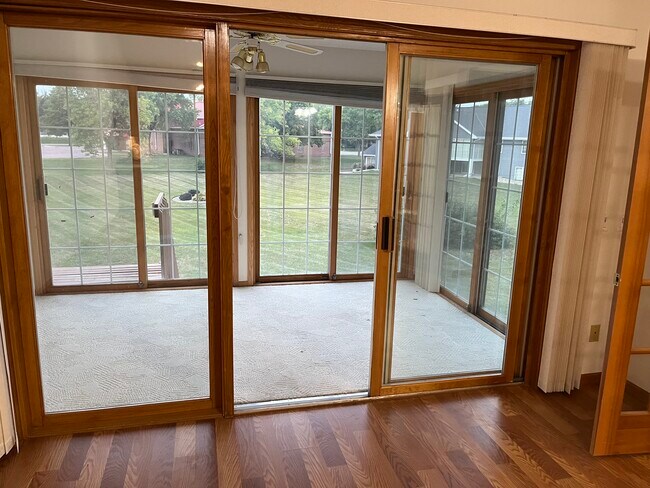 Terraza acristalada - 703 E Tin St