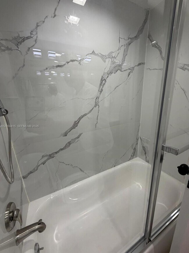 Foto del edificio - 3725 S Ocean Dr