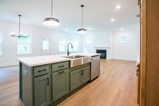 Building Photo - Chatham Park *Like New* Late July availability!