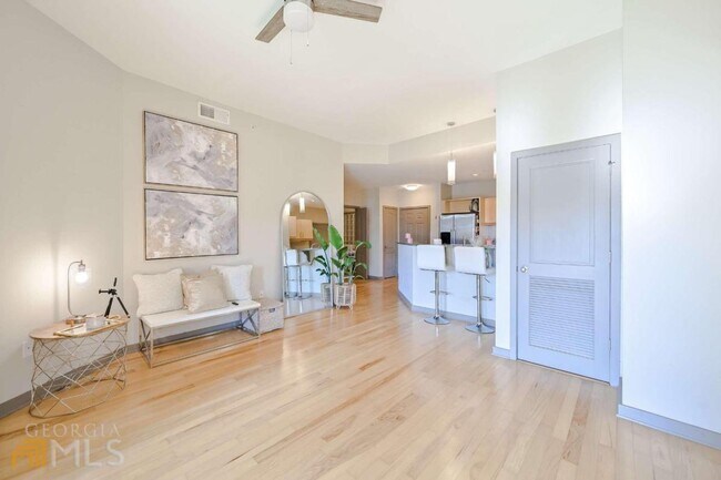 Foto del edificio - 390 17th St NW