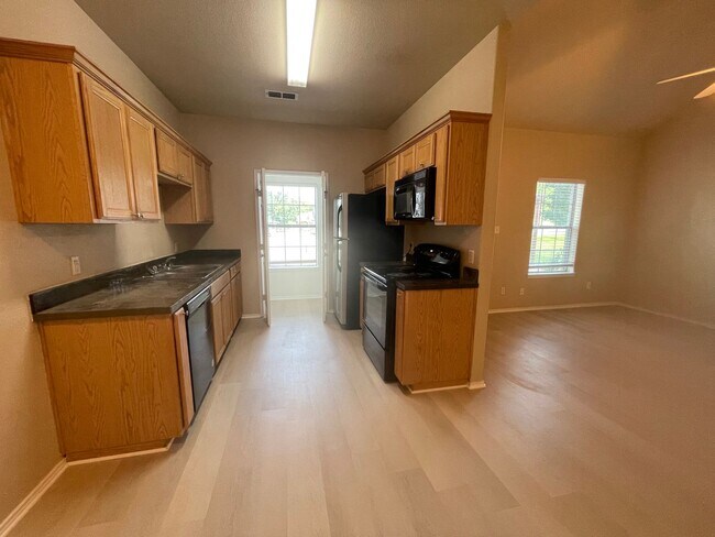 Building Photo - 105-107 Sunburst Court