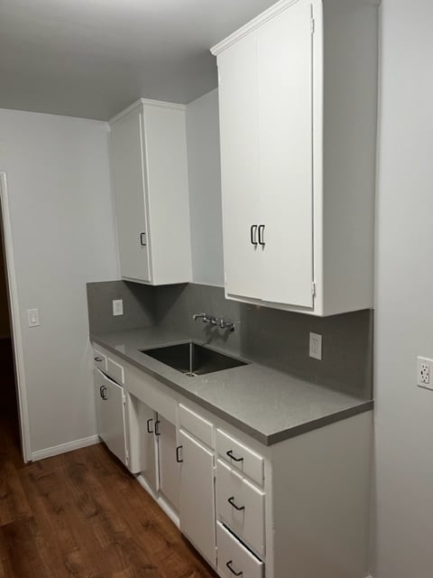 Kitchen - 1408 N Edison Blvd