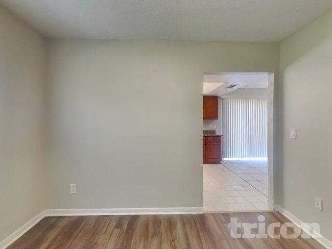 Building Photo - 3206 Shady Glen Cir