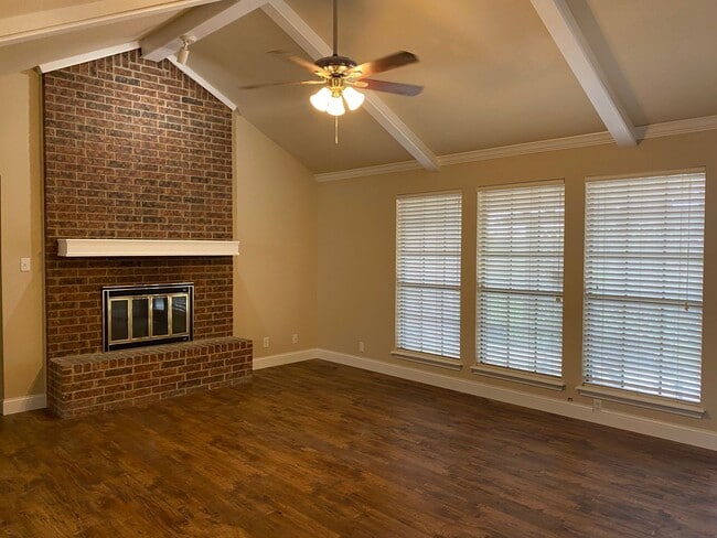Foto del edificio - Welcome home to 117 Richardson!