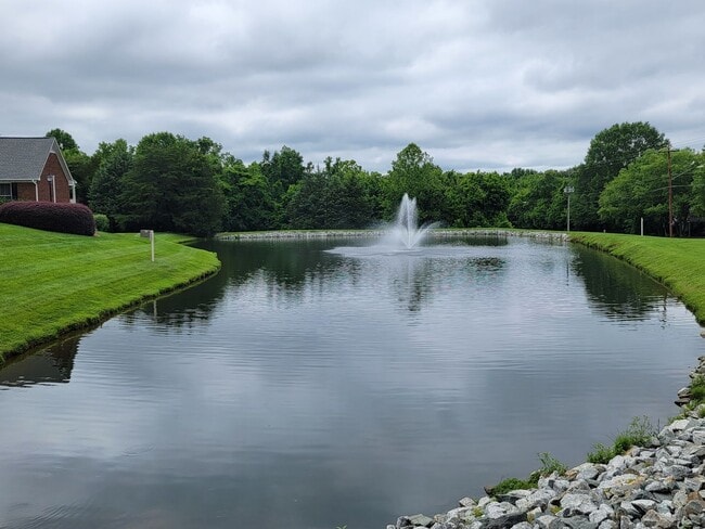 Building Photo - 2 Bedroom 3.5 Bathroom Town home located in the Oak Ridge Meadows Neighborhood