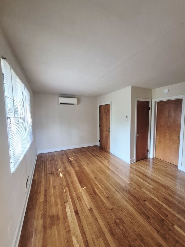 Foto del edificio - 3230 W Grace St