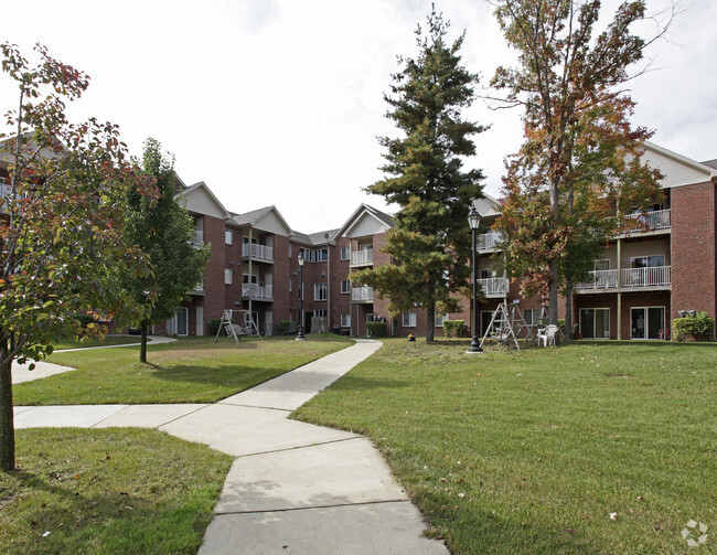 Building Photo - The Villages-Hickory Pointe