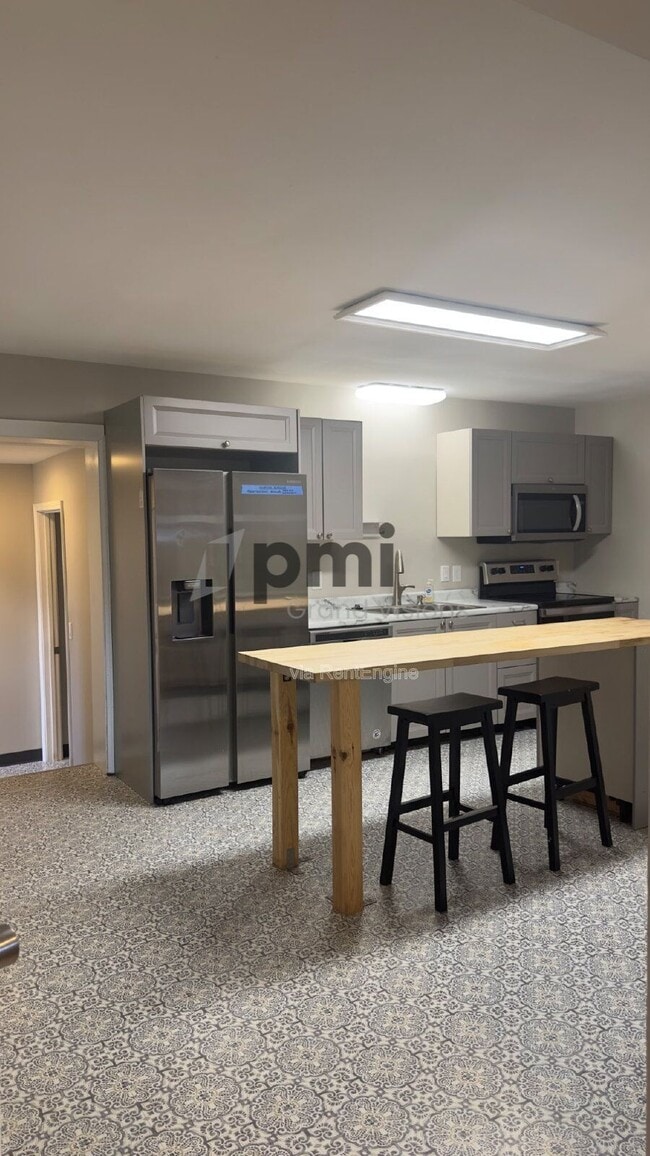 Building Photo - 1528 Division St