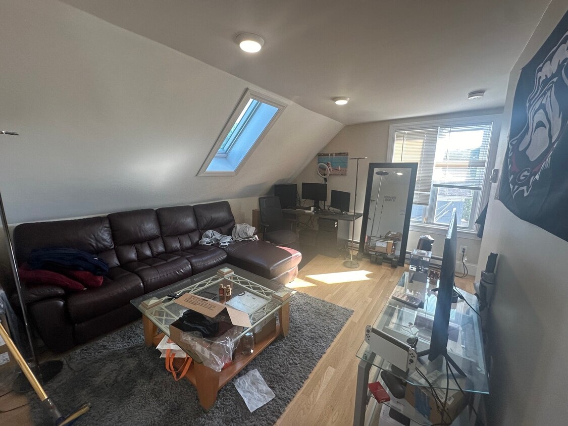 Primary Photo - 343 Beacon St