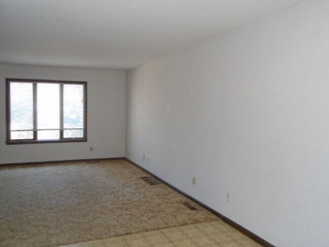 Foto del edificio - 706 Ridgewood Dr