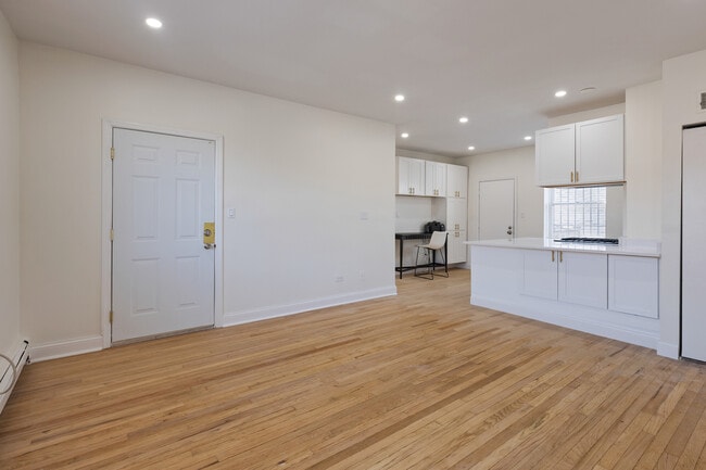 Building Photo - 543 E 60th St