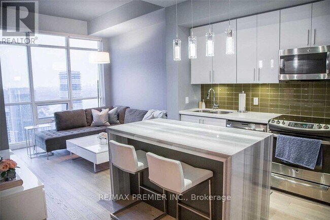 Photo du bâtiment - 2220-U2220 Lake Shore Blvd W