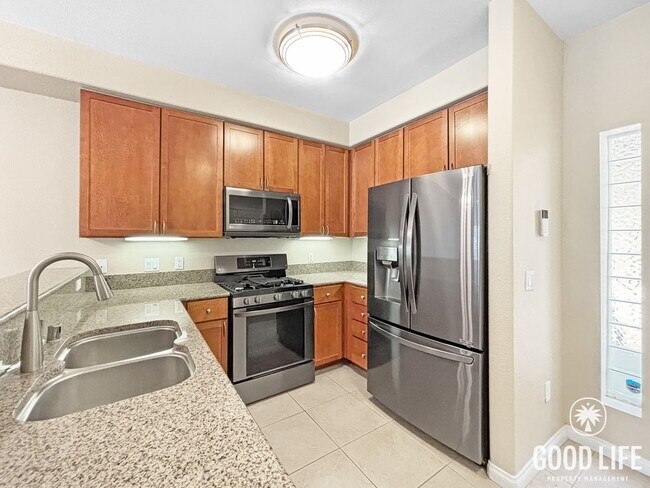 Foto del edificio - Beautiful 2BD/2.5BA Condo in Bankers Hill W/ W/D, A/C, Patio Area and Community Gym!