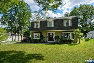 Building Photo - 252 Hillside Ave