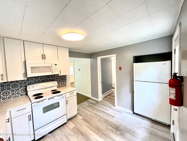 Building Photo - 1525 Caroline Ln