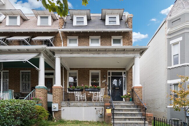 Foto del edificio - 3608 11th St NW