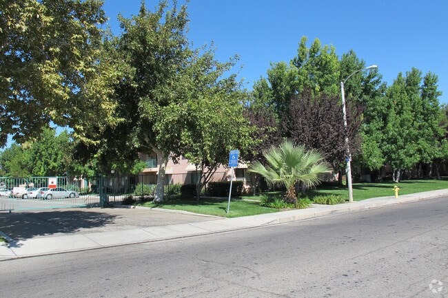 Foto del edificio - Cedar Town Square