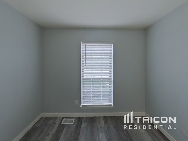 Building Photo - 2200 S Mobile Way