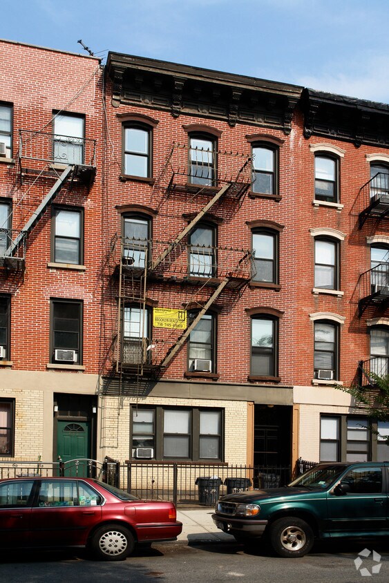 Primary Photo - 586 6th Ave