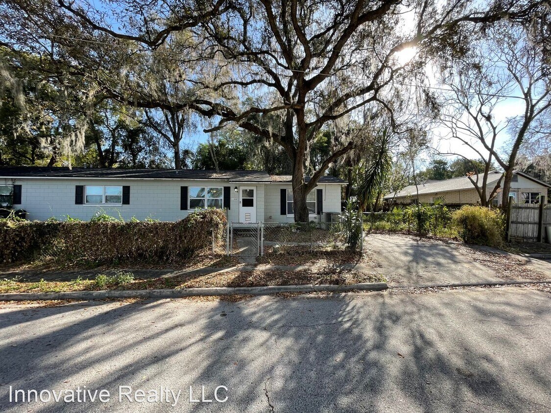Primary Photo - 3 br, 2 bath House - 116 N. College St. Un...