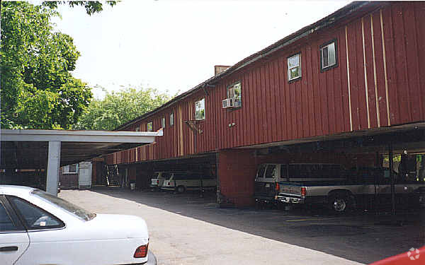 Building Photo - Oak Acres Apartments