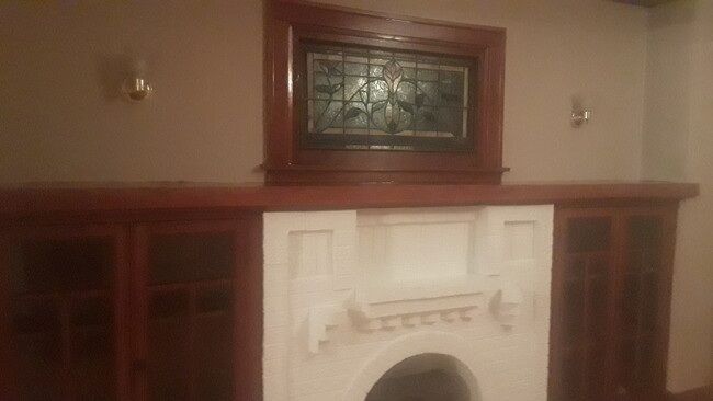 chimenea - 1421 N Lorel Ave