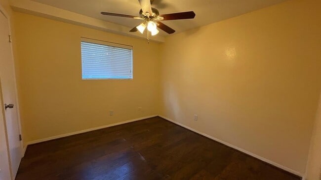 Building Photo - 9010 Vogue Ln