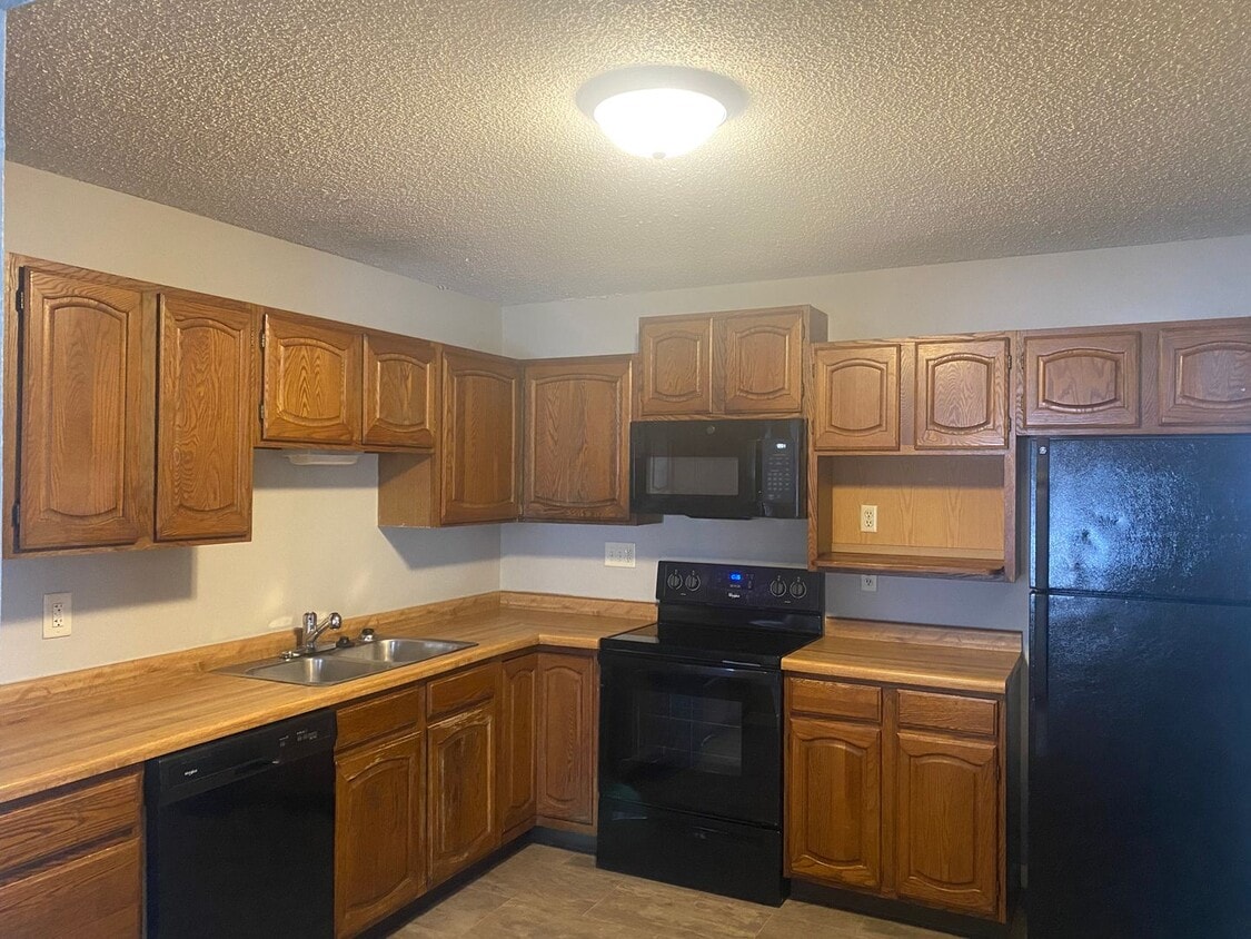 Primary Photo - 3 Bedroom 2 bath Twinhome