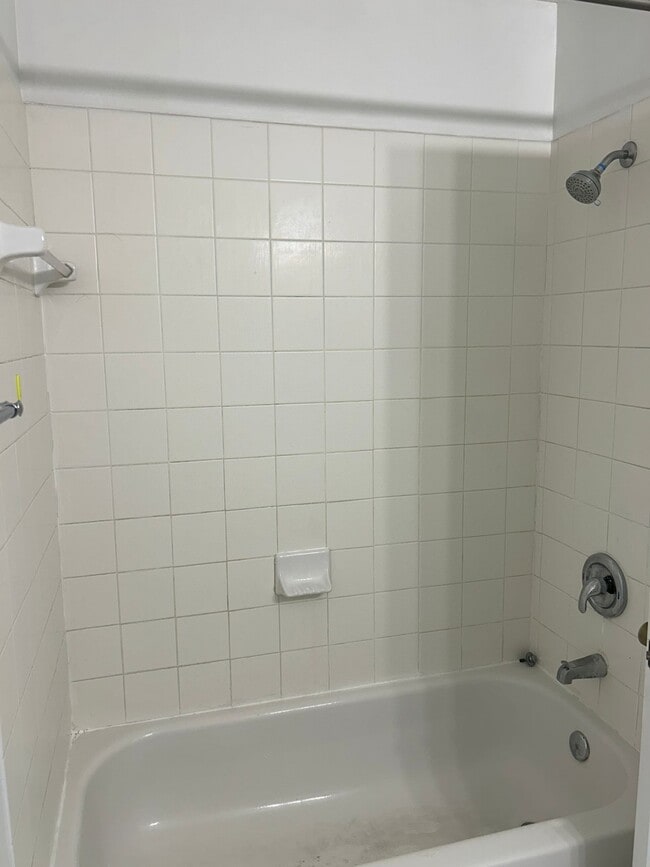 Building Photo - 980 NE 33rd Terrace