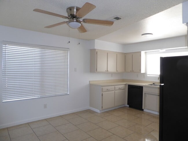 Foto del edificio - 824 Capehart Ct