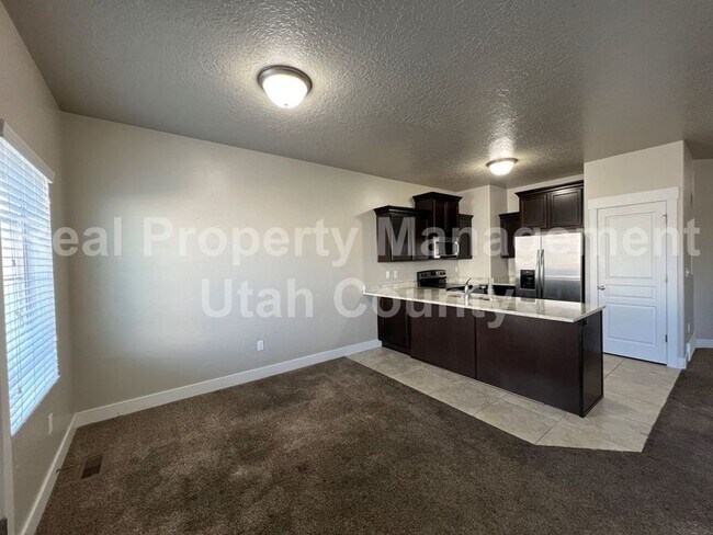 Building Photo - 1638 Venetian Way