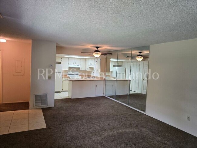Building Photo - Great location! 2nd floor condo in Winter Garden