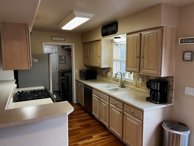 Building Photo - 783 W Wood Trace